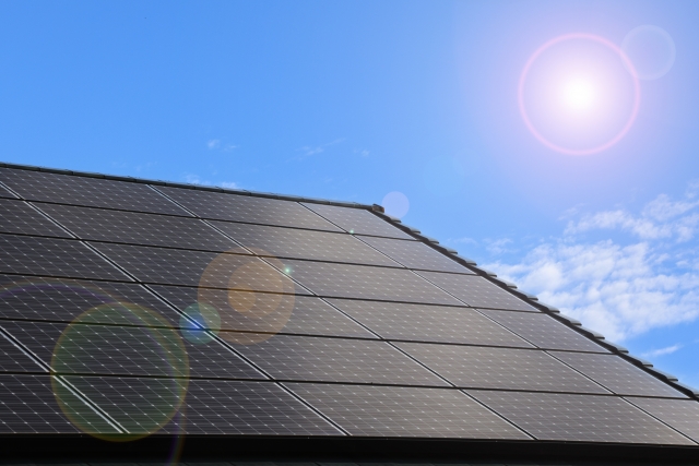 黒い太陽光パネル