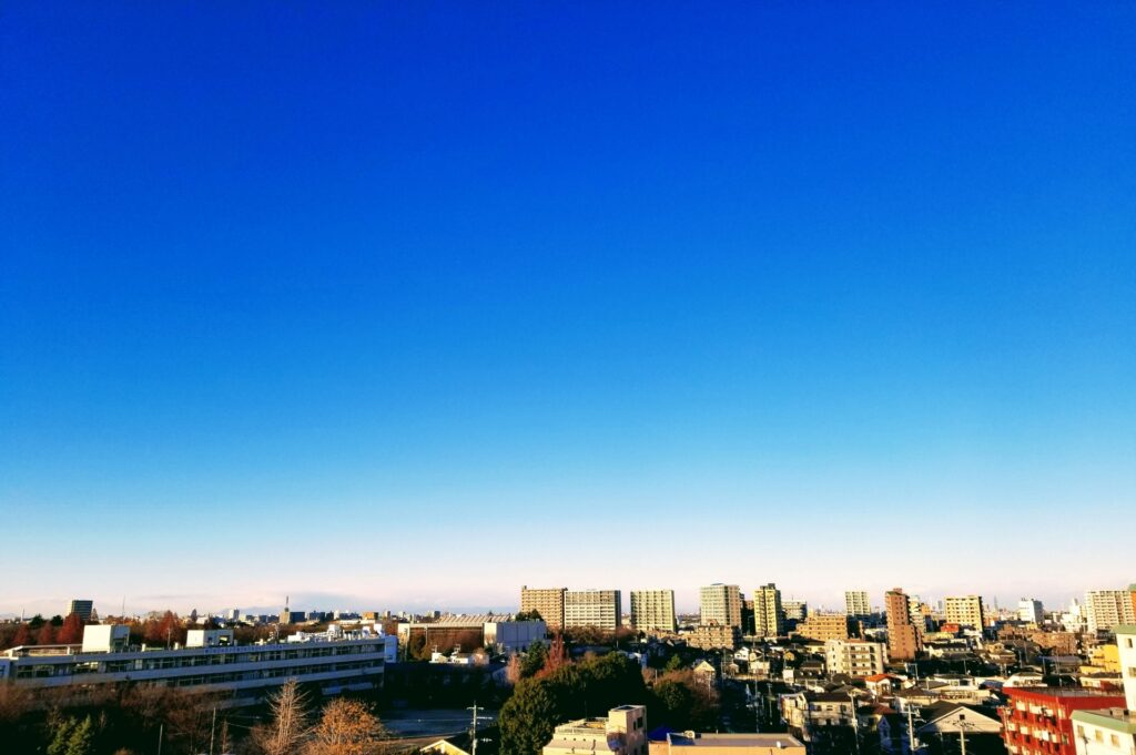 朝霞市上空
