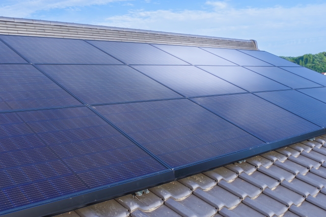 片流れ屋根やスレート屋根で太陽光発電を設置するには?埼玉県の実例